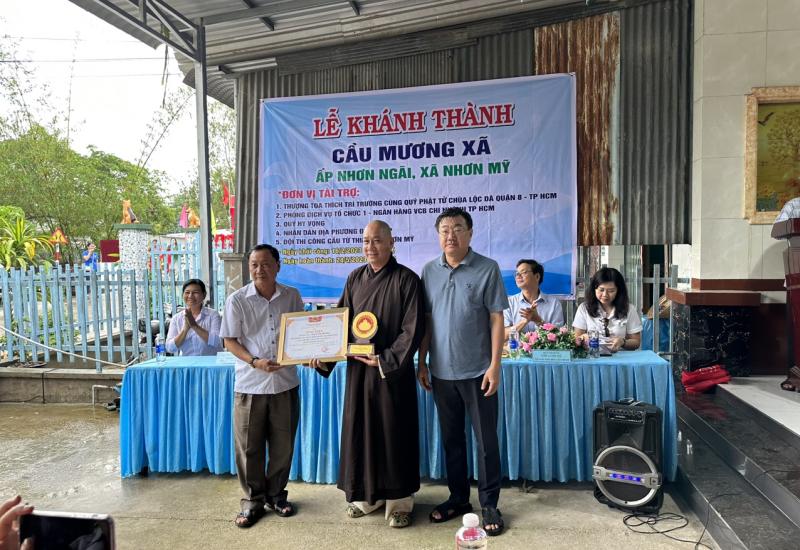 UBMTTQ Tỉnh tặng bằng khen kỷ niệm chương cho Thượng tọa Thích Trí Trường