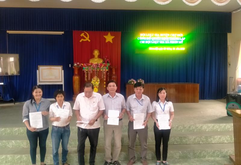 Hội viên nhận quyết định