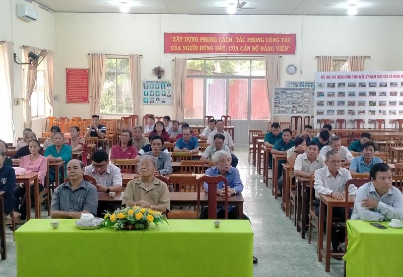 các gia đình liệt sĩ đang họp mặt