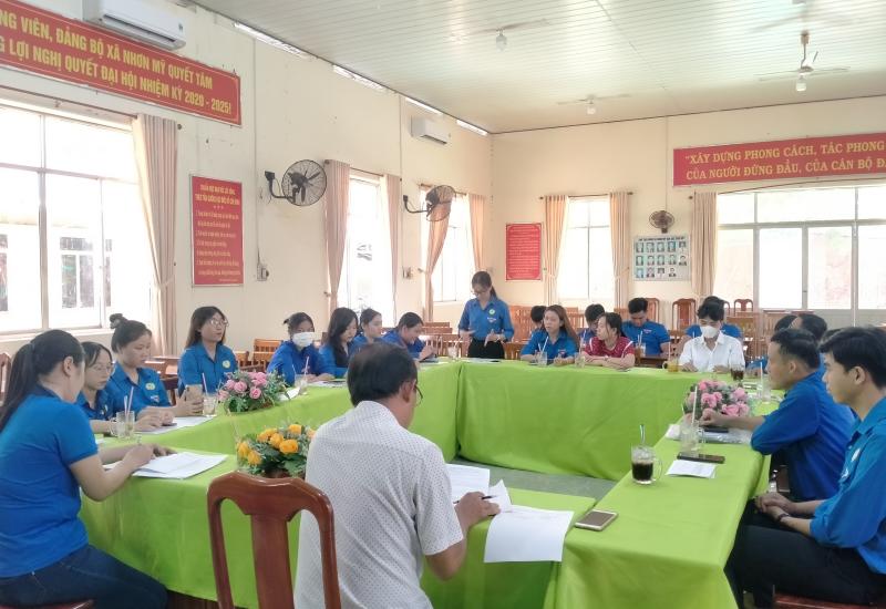 thanh niên tham gia đối thoại