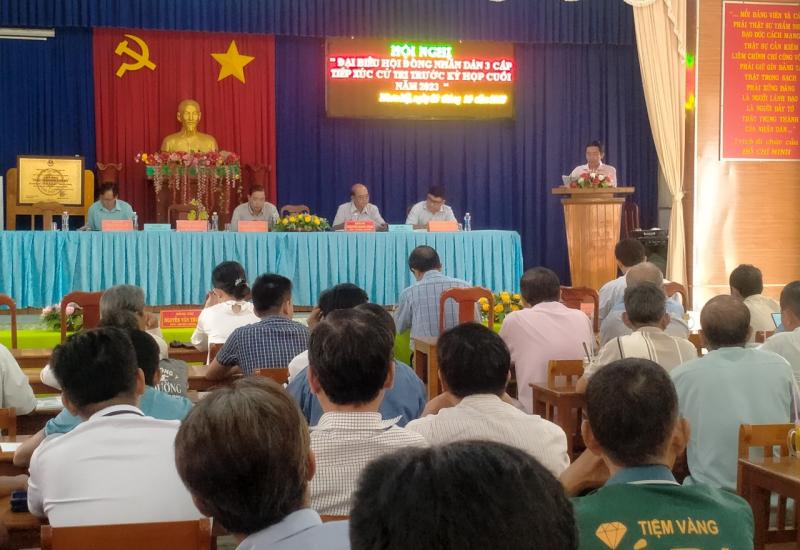 Đại biểu tham gia tiếp xúc cử tri