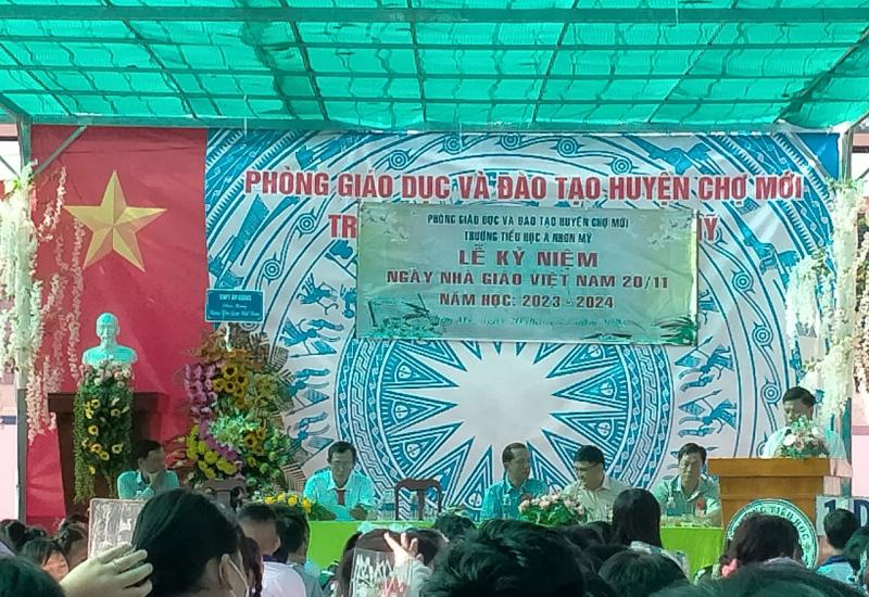 Đại biểu tham dự buổi lễ