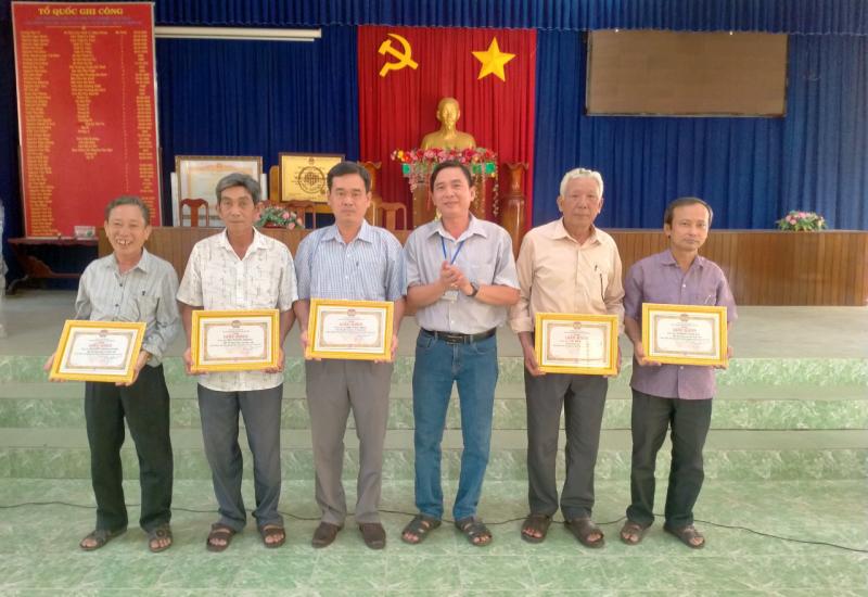Nông dân được khen thưởng