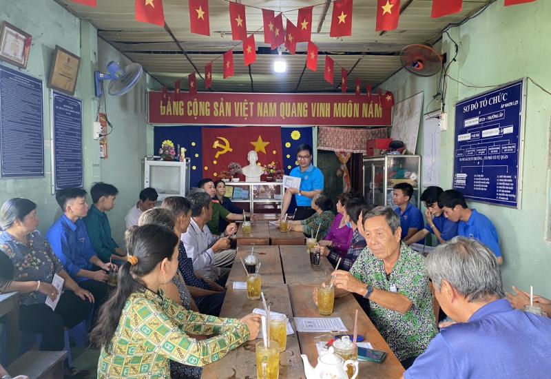 BHXH huyện tuyên truyền cho người dân