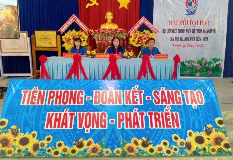 Đoàn chủ tịch của đại hội