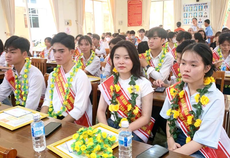 Nhơn  Mỹ vinh danh Thạc sĩ, Bác sĩ chuyên khoa và tuyên dương Tân sinh viên thi đỗ đại học, cao đẳng năm 2024