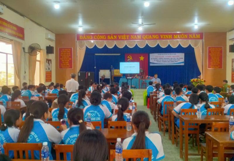 Sở Giáo dục và Đào tạo tỉnh An Giang tuyên truyền về phòng chống HIV/AIDS, ma túy, tội phạm, tệ nạn xã hội tại trường THCS Phan Thành Long